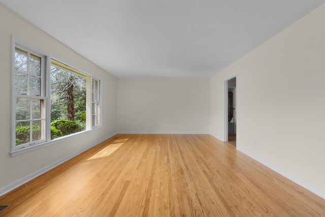 1006 Crown Point Road E, Signal Mountain, TN 37377