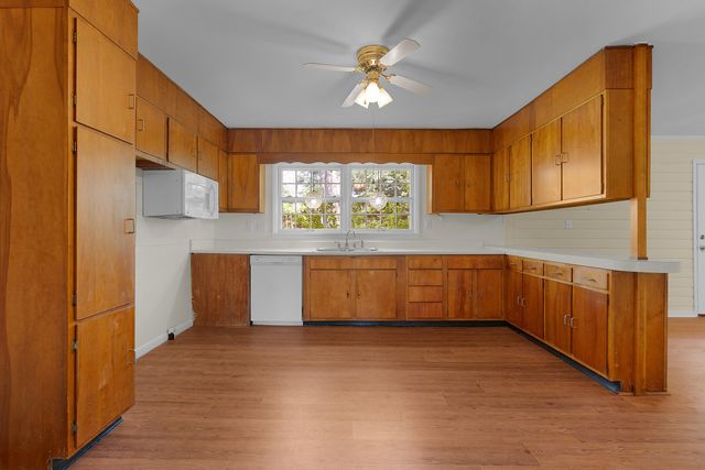 1006 Crown Point Road E, Signal Mountain, TN 37377