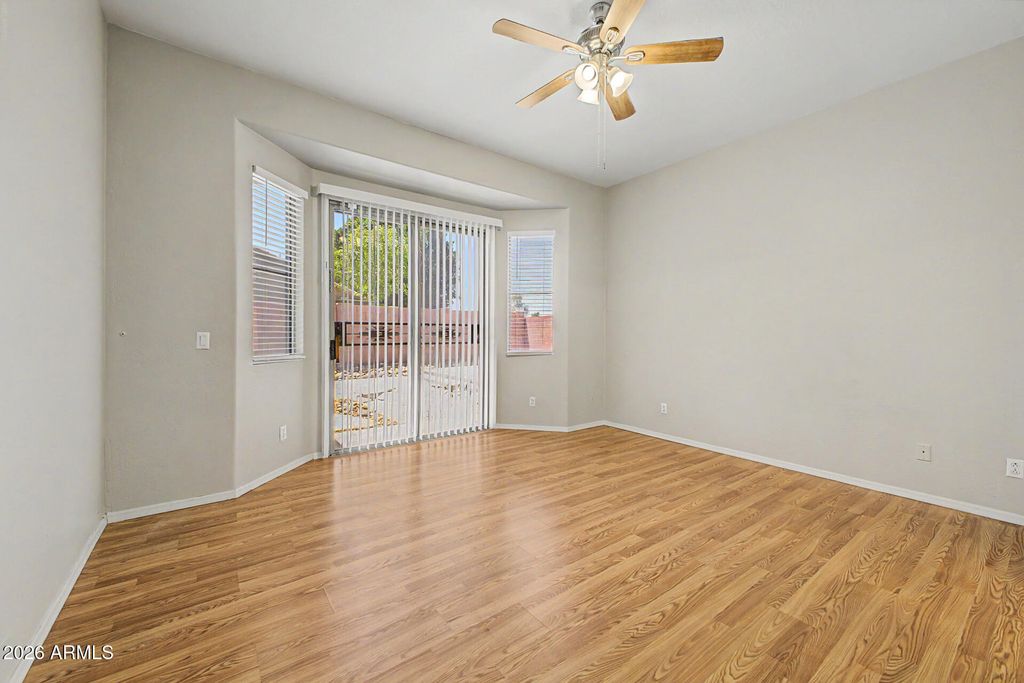 Image 14 of property listing at 11199 W MONTE VISTA Road, Avondale, AZ 85392