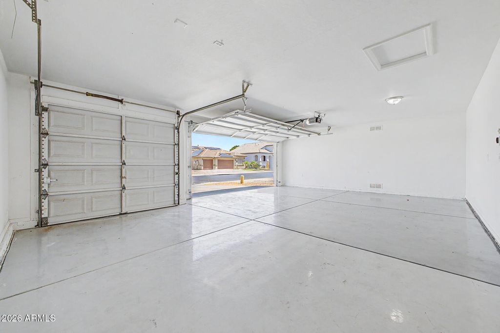 Image 28 of property listing at 11199 W MONTE VISTA Road, Avondale, AZ 85392