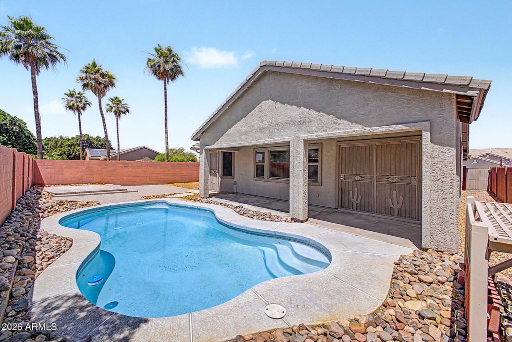 Image 32 of property listing at 11199 W MONTE VISTA Road, Avondale, AZ 85392