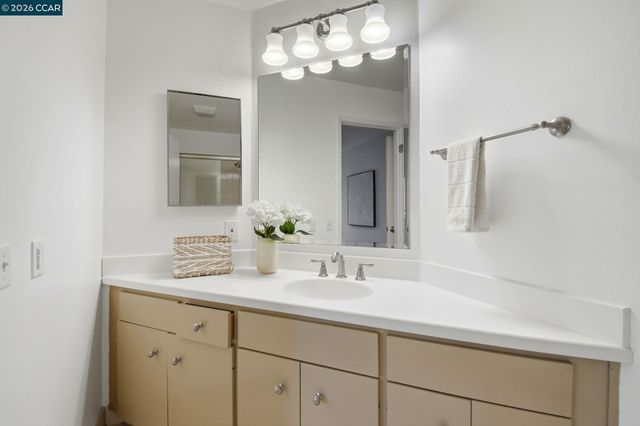 450 Cola Ballena G, Alameda, CA 94501