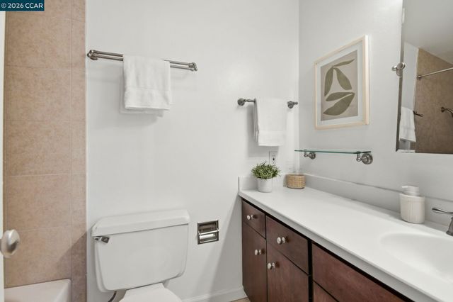 450 Cola Ballena G, Alameda, CA 94501