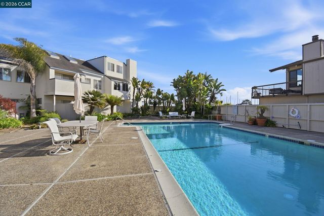 450 Cola Ballena G, Alameda, CA 94501