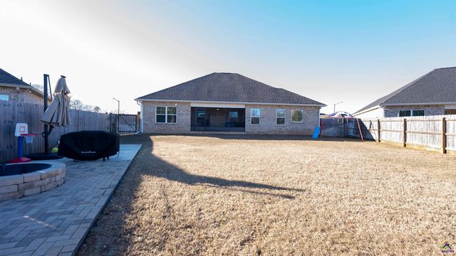 503 Hunts Landing Drive, Kathleen, GA 31047