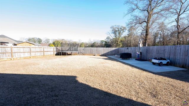 503 Hunts Landing Drive, Kathleen, GA 31047