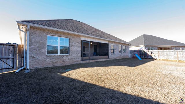 503 Hunts Landing Drive, Kathleen, GA 31047