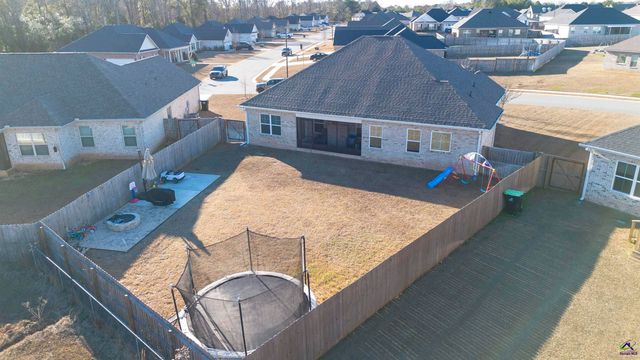 503 Hunts Landing Drive, Kathleen, GA 31047