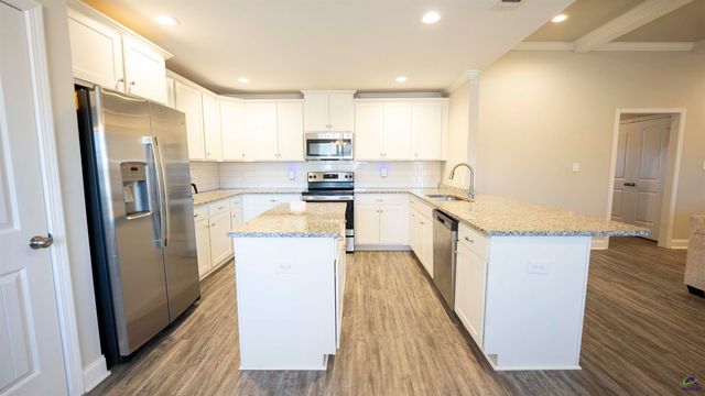 503 Hunts Landing Drive, Kathleen, GA 31047