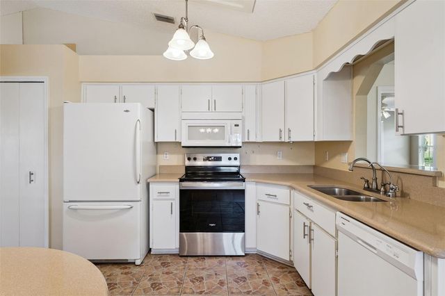 27217 RACQUET CIRCLE, Leesburg, FL 34748