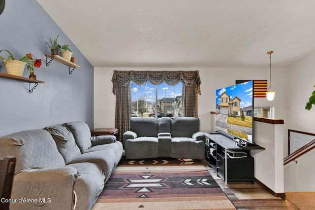 2118 N Teanaway DR, Post Falls, ID 83854