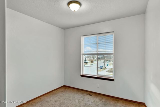 2118 N Teanaway DR, Post Falls, ID 83854