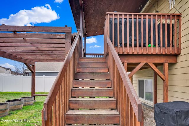 2118 N Teanaway DR, Post Falls, ID 83854