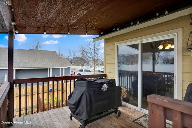 2118 N Teanaway DR, Post Falls, ID 83854