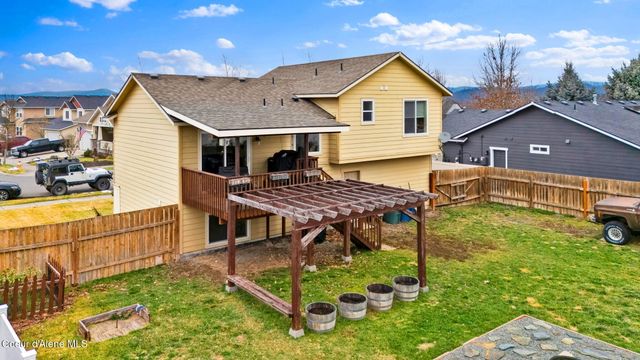 2118 N Teanaway DR, Post Falls, ID 83854