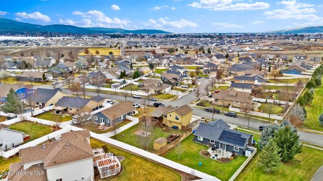 2118 N Teanaway DR, Post Falls, ID 83854