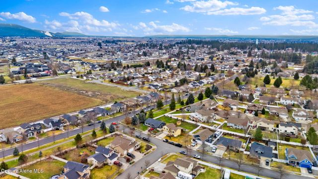 2118 N Teanaway DR, Post Falls, ID 83854