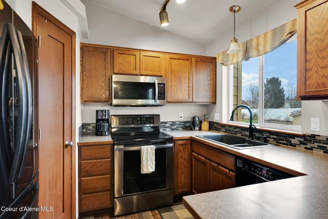 2118 N Teanaway DR, Post Falls, ID 83854