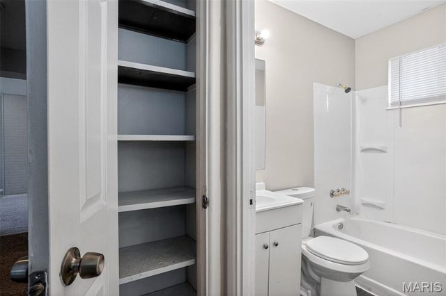 10828 Glen Garry Road, St Louis, MO 63137