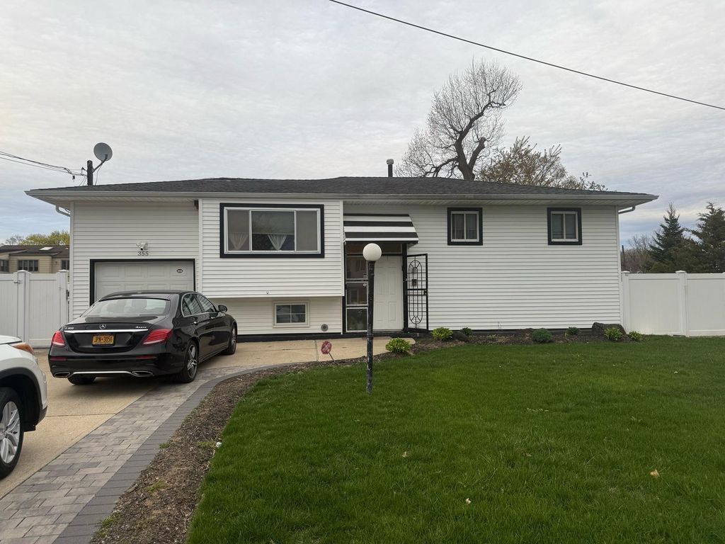 355 W 15 TH, Deer Park, NY 11729