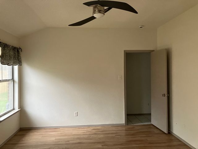 5210 Highbank Drive, Arlington, TX 76018