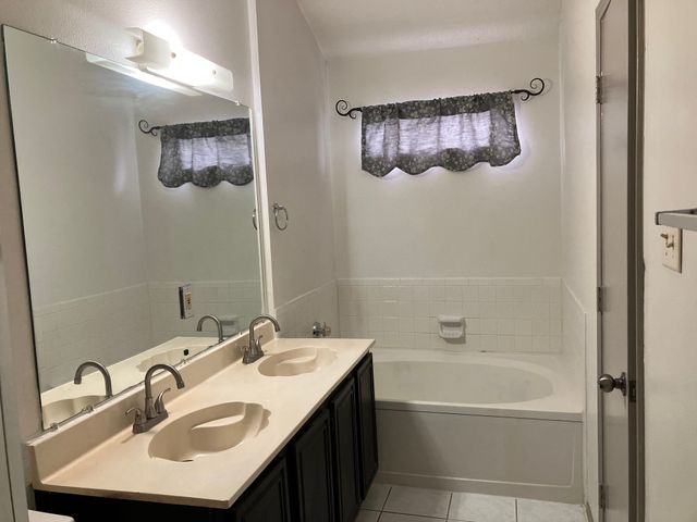 5210 Highbank Drive, Arlington, TX 76018