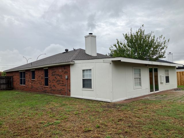5210 Highbank Drive, Arlington, TX 76018