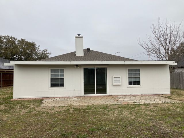 5210 Highbank Drive, Arlington, TX 76018