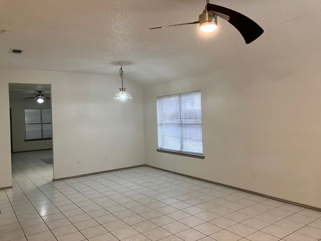 5210 Highbank Drive, Arlington, TX 76018