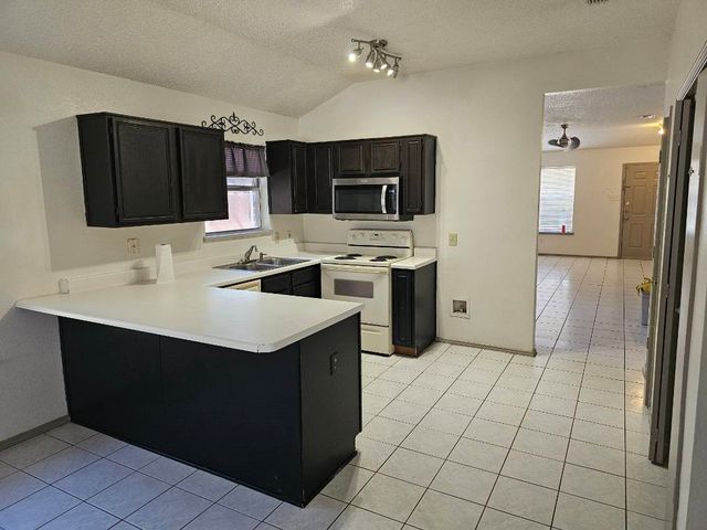5210 Highbank Drive, Arlington, TX 76018
