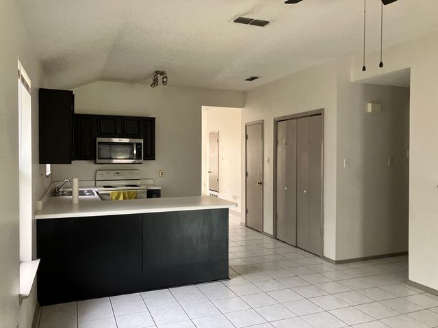 5210 Highbank Drive, Arlington, TX 76018