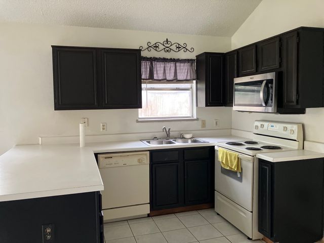 5210 Highbank Drive, Arlington, TX 76018