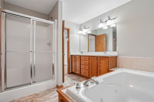5131 Walnut Ridge Drive, Des Moines, IA 50317
