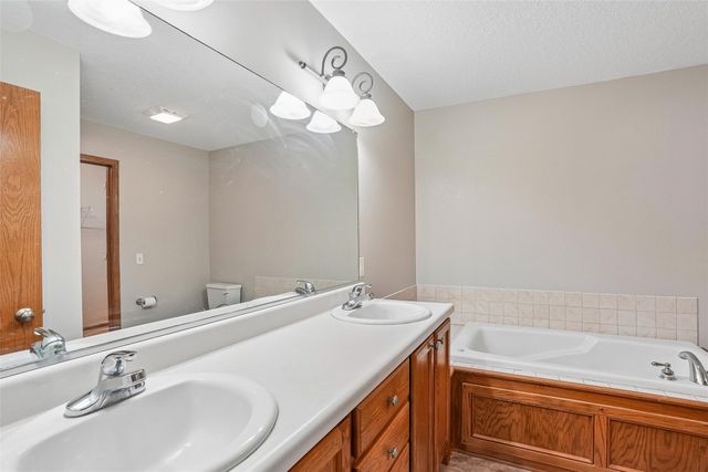 5131 Walnut Ridge Drive, Des Moines, IA 50317