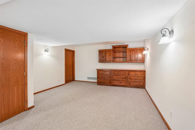 5131 Walnut Ridge Drive, Des Moines, IA 50317