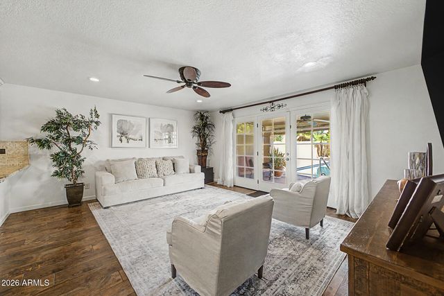 6712 W MCRAE Way, Glendale, AZ 85308