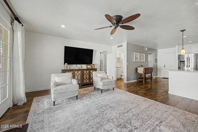 6712 W MCRAE Way, Glendale, AZ 85308