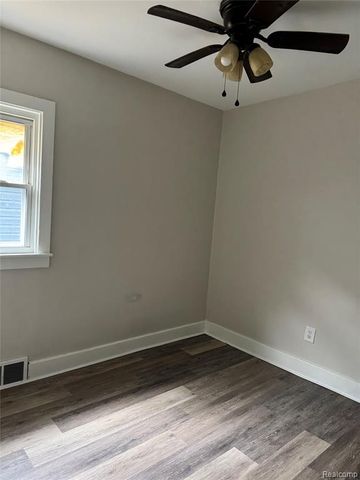 451 W George Avenue, Hazel Park, MI 48030