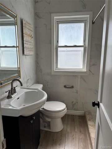 451 W George Avenue, Hazel Park, MI 48030