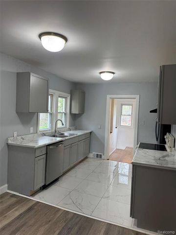 451 W George Avenue, Hazel Park, MI 48030