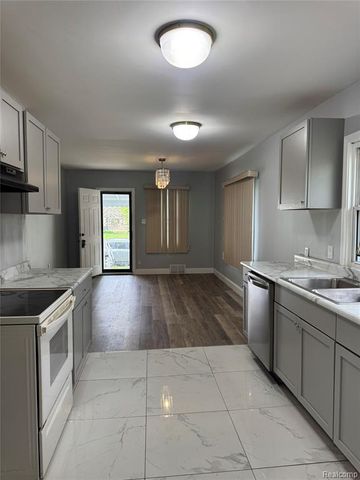 451 W George Avenue, Hazel Park, MI 48030