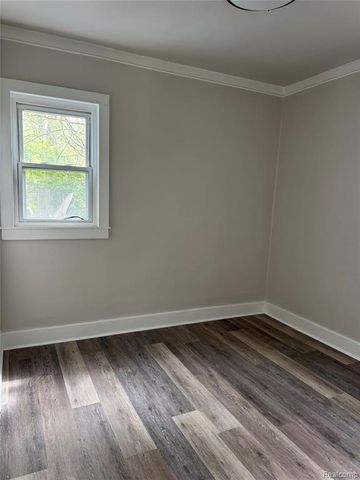 451 W George Avenue, Hazel Park, MI 48030