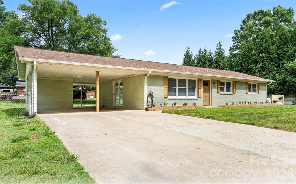 2910 Floral Drive, Albemarle, NC 28001
