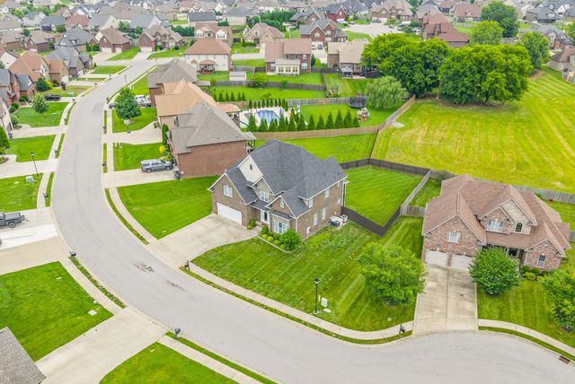 420 Clover Meadows Ct, Clarksville, TN 37043