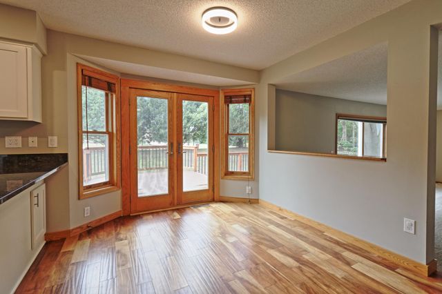 912 Moonlight Drive, Woodbury, MN 55125
