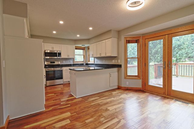 912 Moonlight Drive, Woodbury, MN 55125