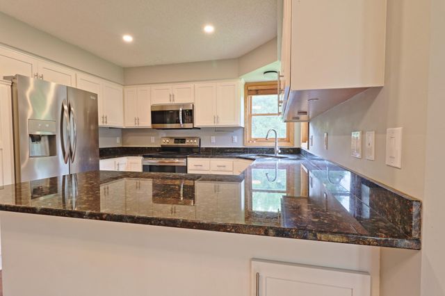 912 Moonlight Drive, Woodbury, MN 55125