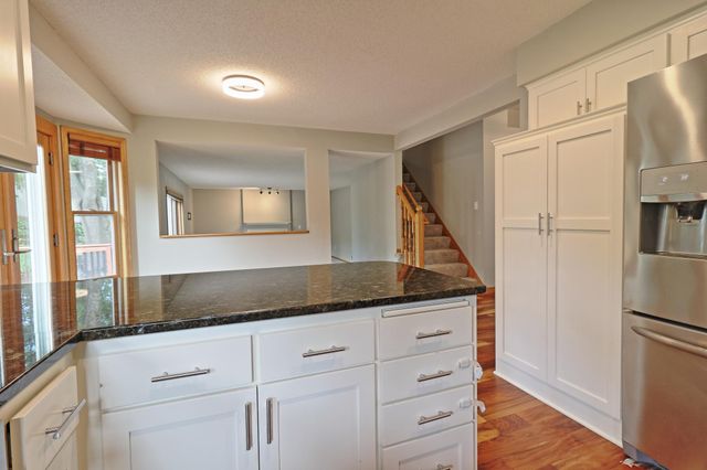 912 Moonlight Drive, Woodbury, MN 55125