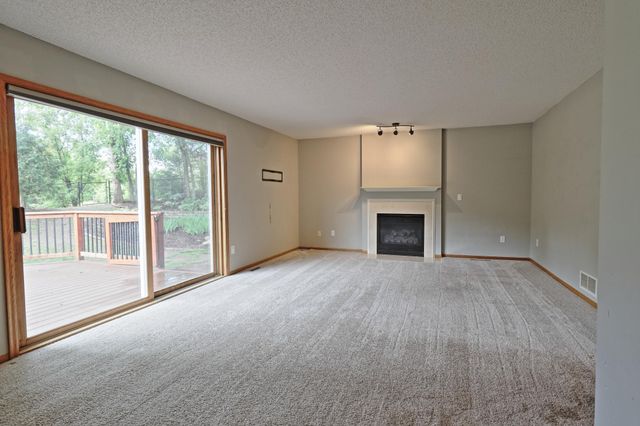 912 Moonlight Drive, Woodbury, MN 55125