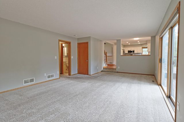 912 Moonlight Drive, Woodbury, MN 55125